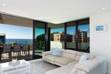 ツーリストアパートメント The Strand 602