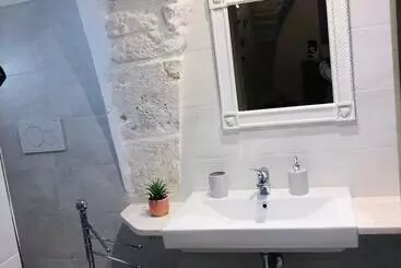 تختخواب و صبحانه Luxury Cassese