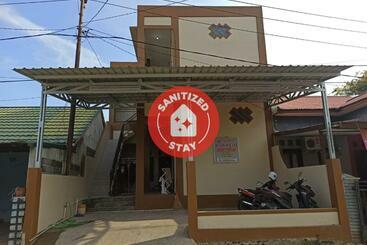 בית מלון כפרי Spot On 91249 Baroqah Guest House