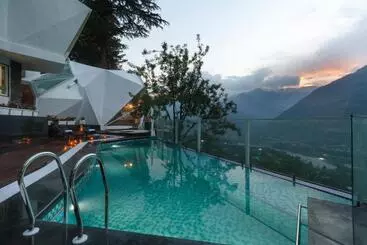 Tree Of Life Eila Art Hotel, Manali