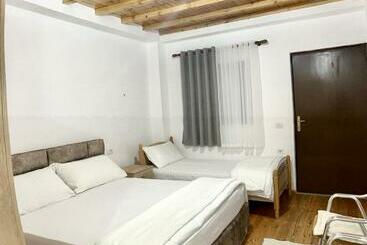 تختخواب و صبحانه Magic Space Petros Skafias