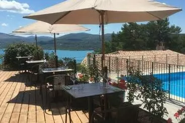 ホテル Auberge Du Castellas