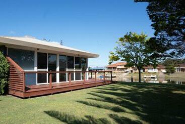 Курорт Mounties @ Sussex