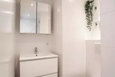 ツーリストアパートメント Happy Days Apartment   Luxurious   Free Parking On Own Property