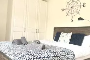 ツーリストアパートメント Dwellers Delight Living 3 Bed House 2 Bathroom With Wifi & Parking In Prime Location Of London Ching