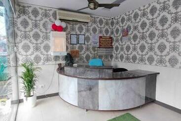 هتل Oyo 87926 New Imperial