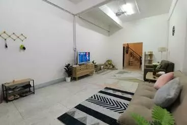پانسیون Aim Houze
