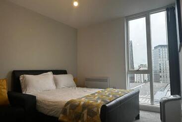 آپارتمان‌های توریست‌ها At Home Property