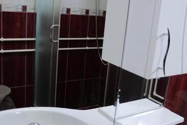 آپارتمان‌های توریست‌ها Guest House Lona