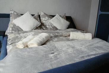 آپارتمان‌های توریست‌ها Guest House Lona