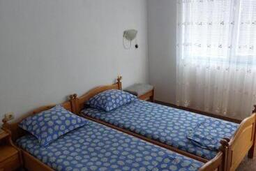 פנסיון Guest House   Viktor