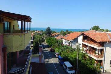 پانسیون Hrisi