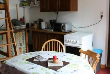 דירות לתיירים Petit Studio, Bien équipé, à La Campagne