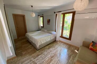 Apartamentos turísticos Villa Merry Dalyan Stonehouse With Palmtrees, 50m To River