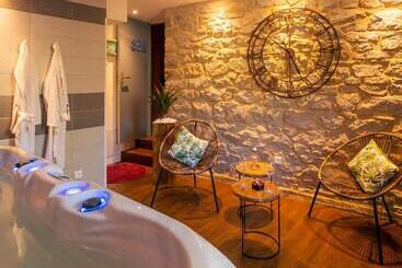 ホテル Logis Hôtel Aux Berges De L Aveyron