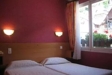 Logis Hotels Hôtel Restaurant Bar Le Sapin Fleuri