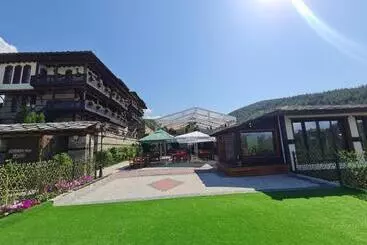 Pension  Leshtenski Rai Guest House