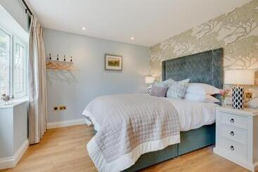 דירות לתיירים Riverside Lodge