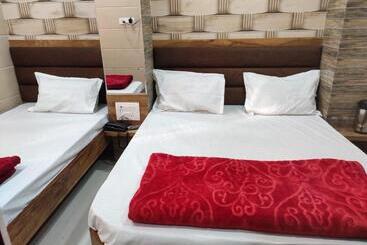 Hotel Al Sharif Manzil 90 Mtrs From Dargah