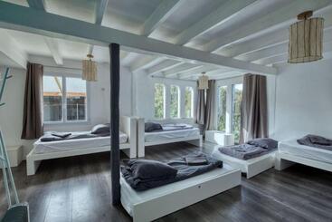 Жильё для туристов Crazy Villa Le Tertre 28   Heated Pool   Basket   2h Paris   44p