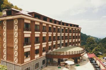 Hotel Grand şelale