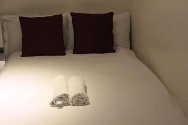 هتل آپارتمان Azure C2 Balcony Wifi Near Mall Airport Multiple Units