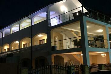 پانسیون Villa Raul