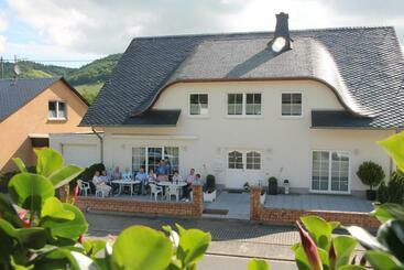 بنسيون Wein Und Gästehaus Binz Meyer