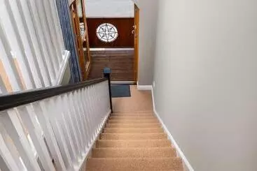 Turistihuoneistot Shannonside   Stylish 5 Bed Marina Home & 40ft Mooring