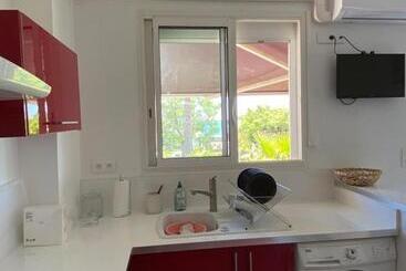 Turistlägenheter Appart 2ème Ligne Vue Mer, 2 Chambres, Clim, Internet, Parking