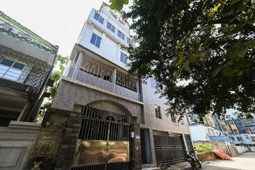 Hotell Oyo 85156 Prateek A1 Residency