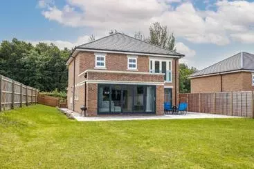 ツーリストアパートメント The Orchard   Spacious 5 Bed