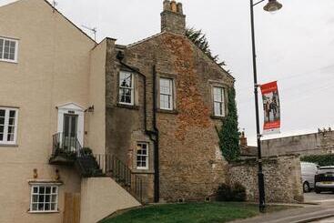 Apartamente turistice Wensleydale, Old Schools Ground Floor Luxury Apartment In Richmond, North Yorkshire