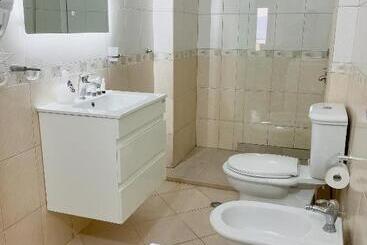 בית מלון כפרי Brooklyn Vlore