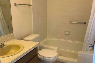 Deluxe Hotel Style Unit