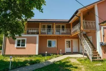 Majatalo під соснами