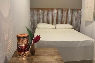 Tropicália Hostel E Pousada