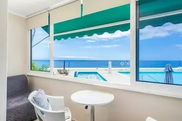 ツーリストアパートメント First Line Ocean View Studio