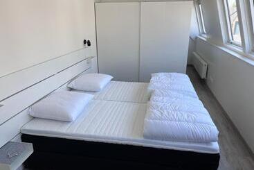 游客公寓 Comfortabele Woning Mét Omheinde Tuin Aan Water Voor 12 P