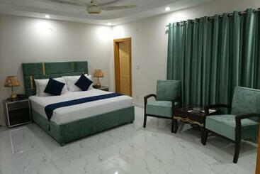 Family Hotel Davis Road Lahore