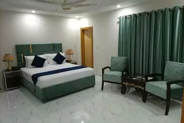 Family Hotel Davis Road Lahore
