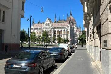 آپارتمان‌های توریست‌ها Academy Home   Elegant Place Next To The Parliament