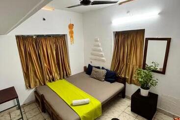 הוסטל Paradise Inn