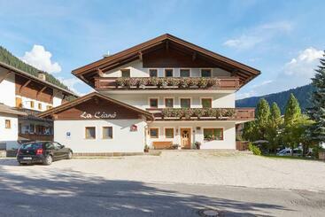 تختخواب و صبحانه La Cianò