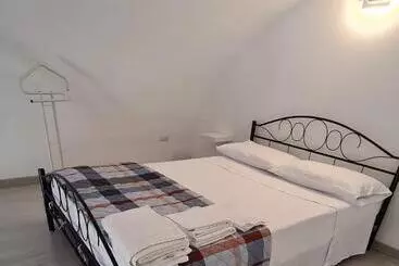 ツーリストアパートメント La Giara House