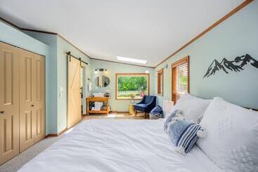 游客公寓 Riverfront Paradise W/ Hot Tub  Little River House