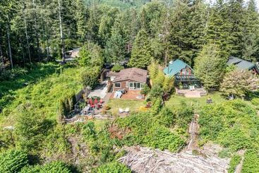 Turistlägenheter Riverfront Paradise W/ Hot Tub Little River House