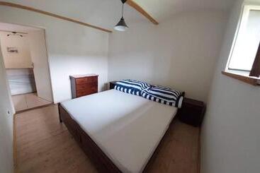 شقق خاصة سياحية Apartmán U Kaštanu