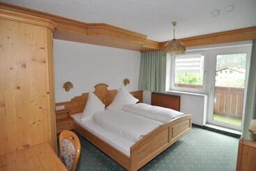 Bed and Breakfast Pension & Ferienwohnungen Haus Edelweiß