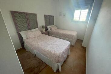 Tourist flats Luminoso Y Tranquilo Apartamento Con Jardin En Campo De Golf Valle Del Este